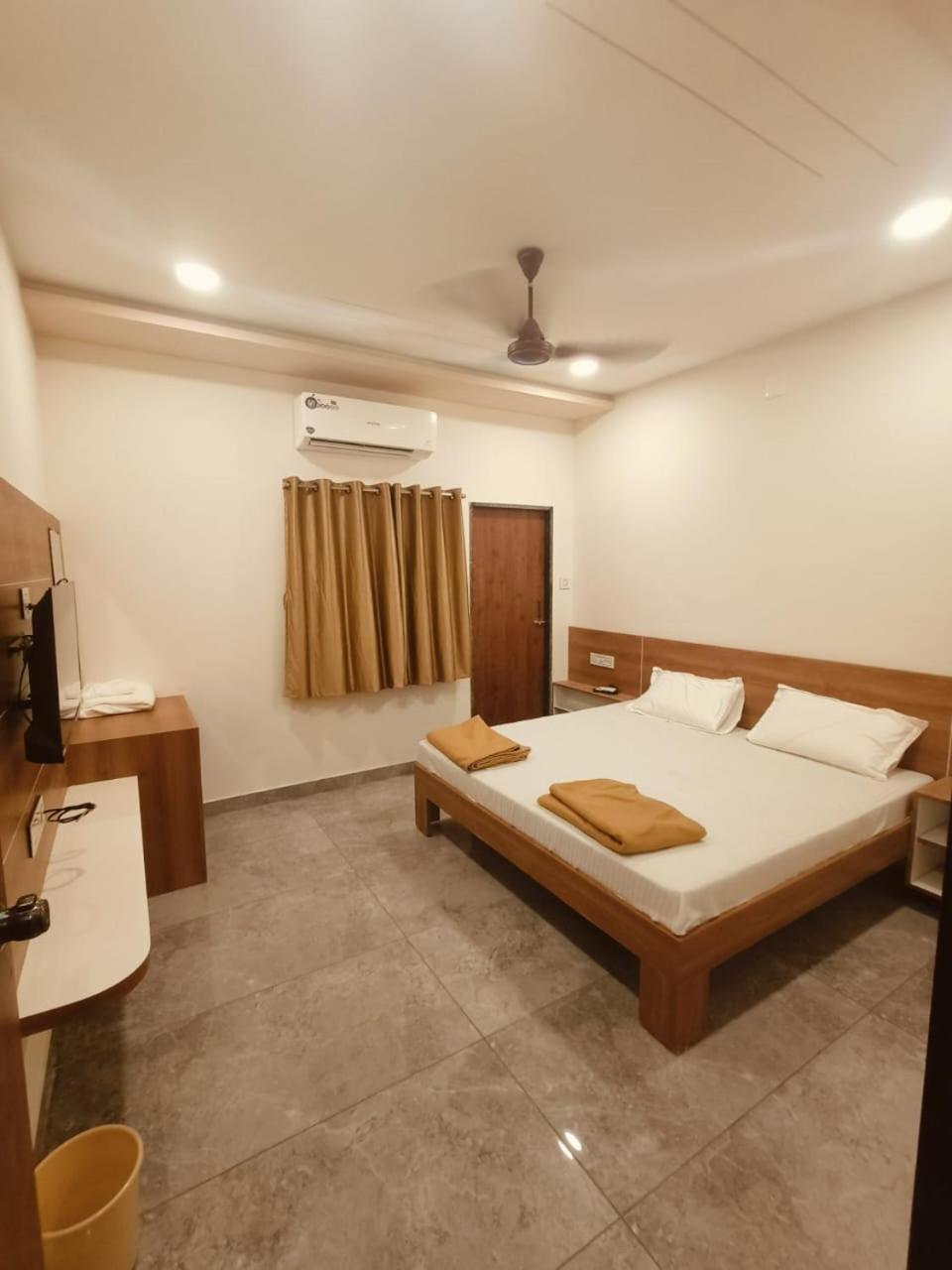 Ayodhya Bhavan - Near Dwarka Railway Station & Shree Dwarkadhish Temple Exterior foto